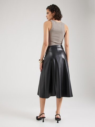 Gonna 'Sissy' di ABOUT YOU in nero