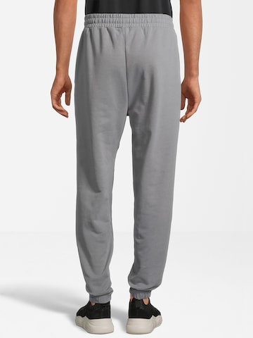 Tapered Pantaloni di FILA in grigio