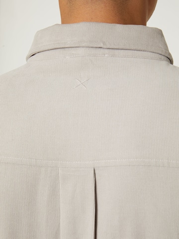 DAN FOX APPAREL - Ajuste regular Camisa 'Eddi' en gris