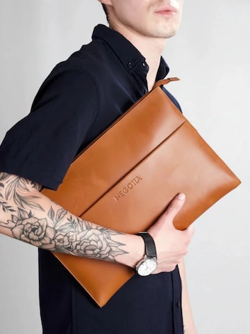 NEGOTIA Leather Laptoptas 'Notion 14 inch' in Bruin: voorkant