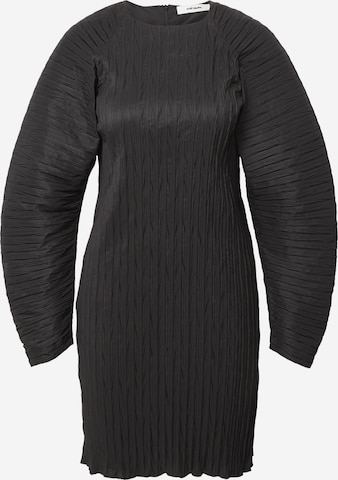 Robe 'Iggy' Oval Square en noir : devant