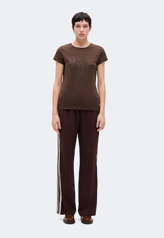 Tricou de la GAP pe maro