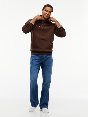 Tommy Jeans - Sweatshirt 'LINEAR' em castanho: frente