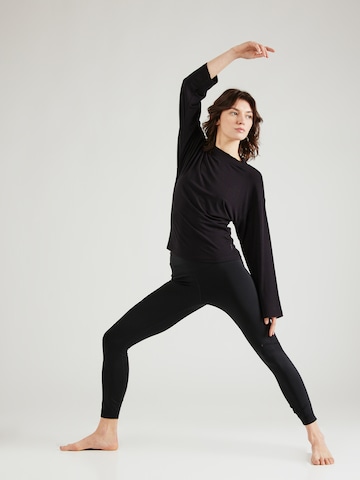 T-shirt fonctionnel CURARE Yogawear en noir