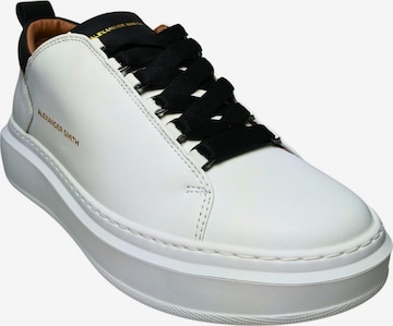 Baskets basses Alexander Smith en blanc : devant