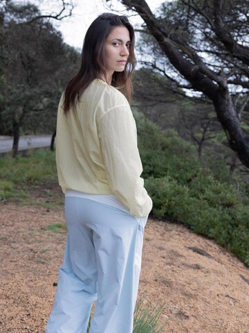 Maglietta 'Lake District Drawstring Pullover T-shirt' di Jelenew in bianco