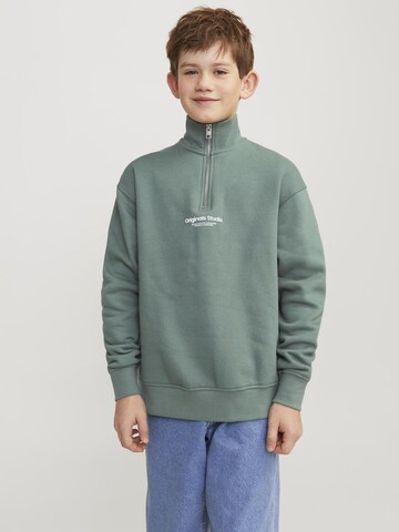 Jack & Jones Junior Sweatshirt 'JORVestebro' in Green: front