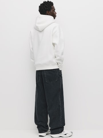 Sweat-shirt Pull&Bear en blanc