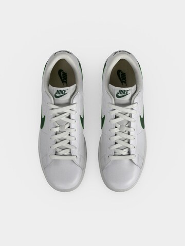 balts Nike Sportswear Zemie brīvā laika apavi 'TENNIS CLASSIC'