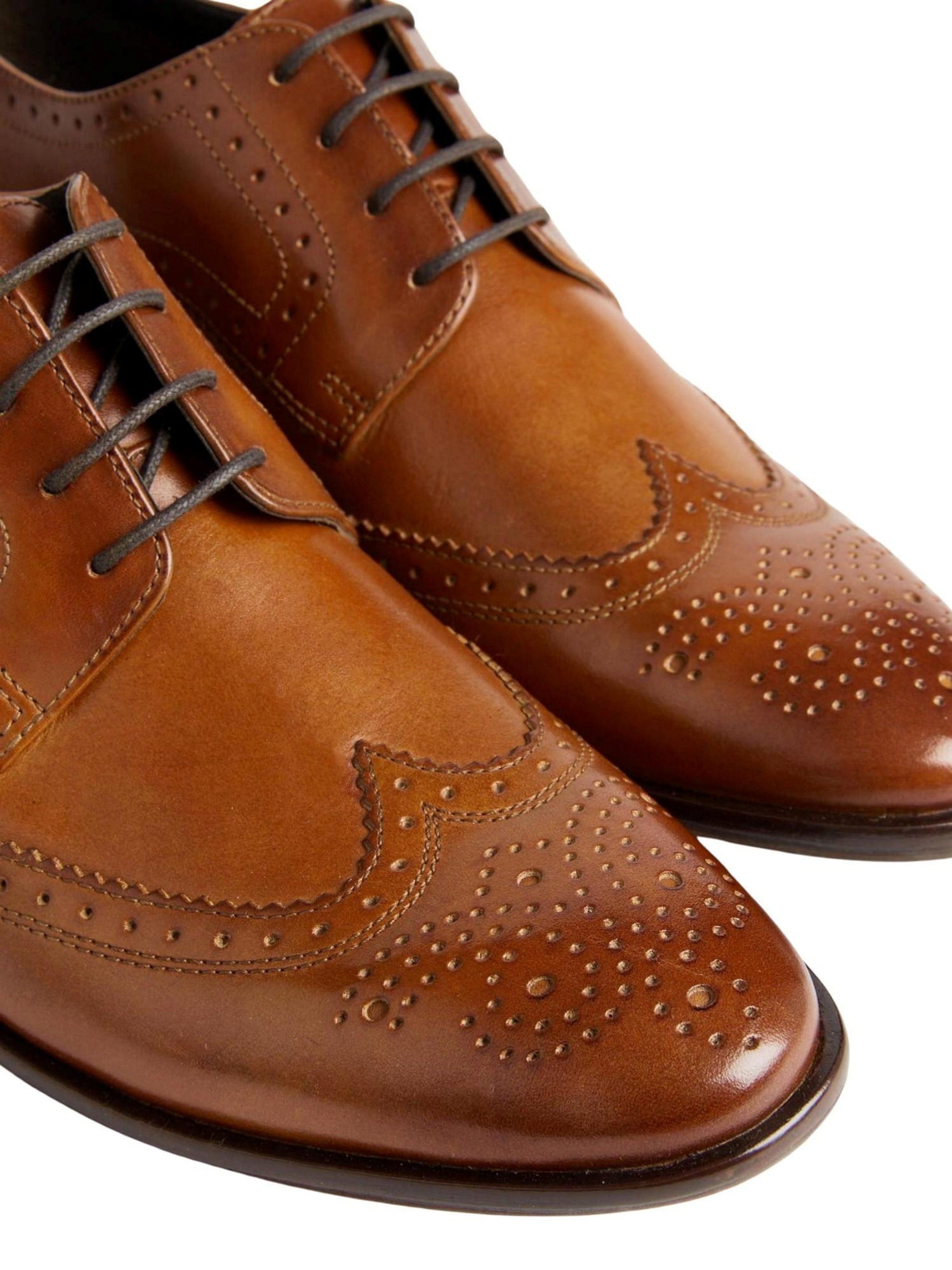 Scarpa stringata di Marks & Spencer in marrone