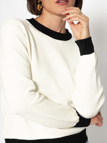 SASSYCLASSY Sweater in White