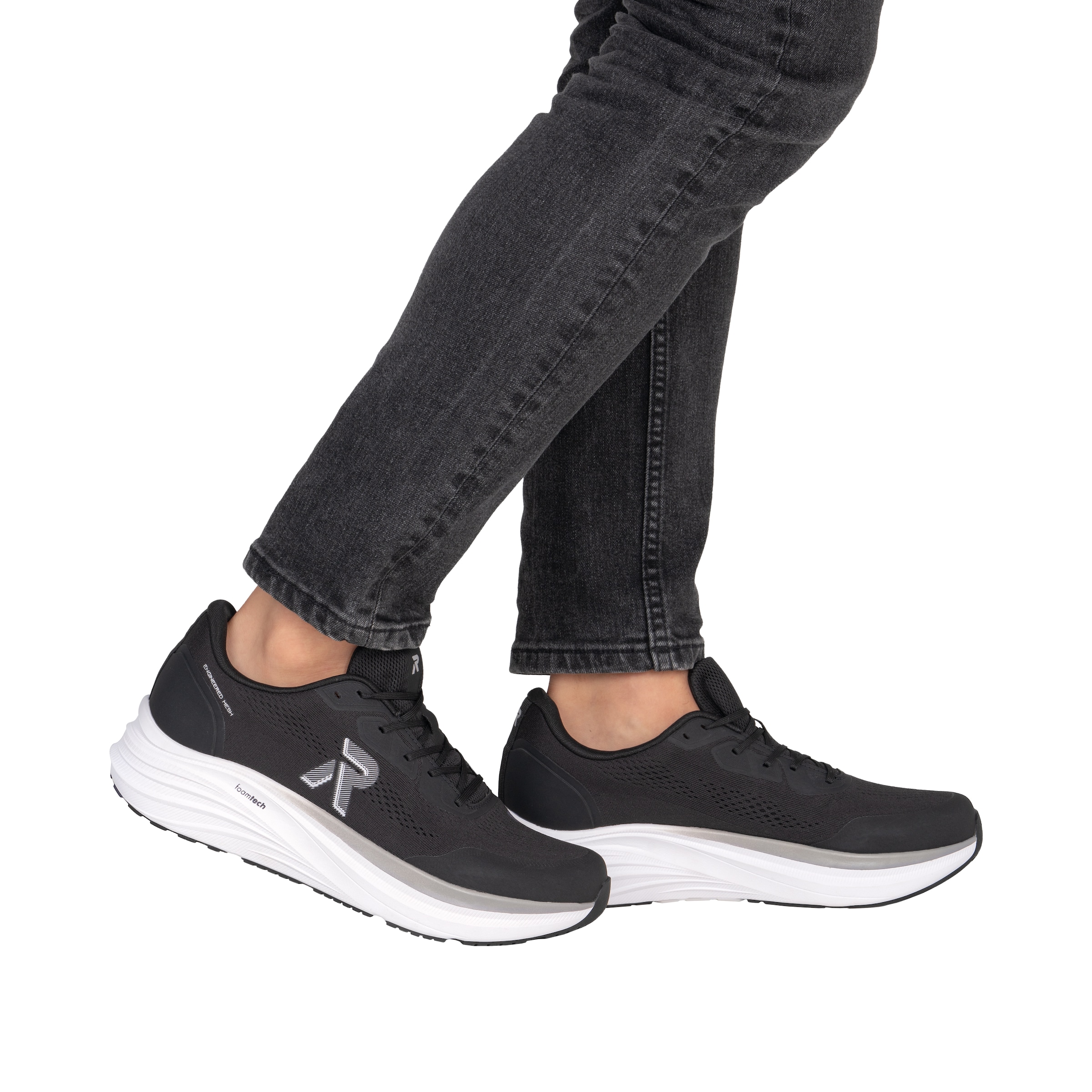 Baskets basses Rieker Sport en noir : devant