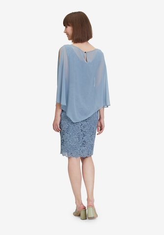 Robe de cocktail Vera Mont en bleu