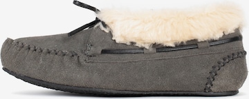 Mocassino 'Chrissy' di Minnetonka in grigio: frontale