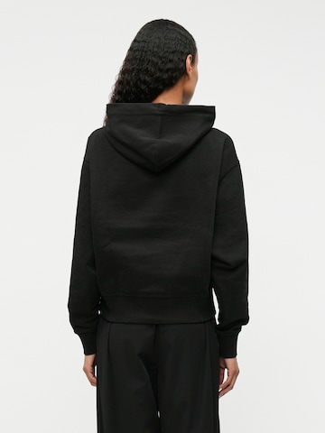 Calvin Klein Sweatshirt i svart