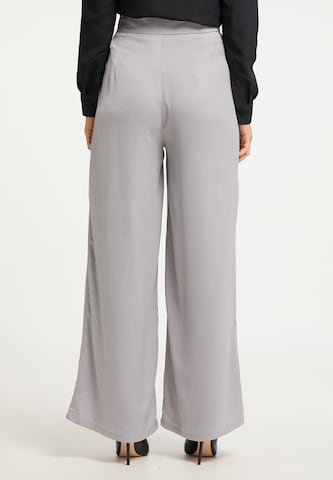 Wide leg Pantaloni di usha BLACK LABEL in grigio