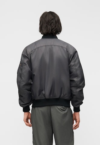 ALPHA INDUSTRIES Демисезонная куртка 'MA-1' в Серый