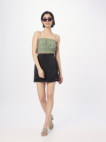 Top de la Dorothy Perkins pe verde