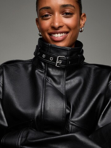 Veste mi-saison Bershka en noir