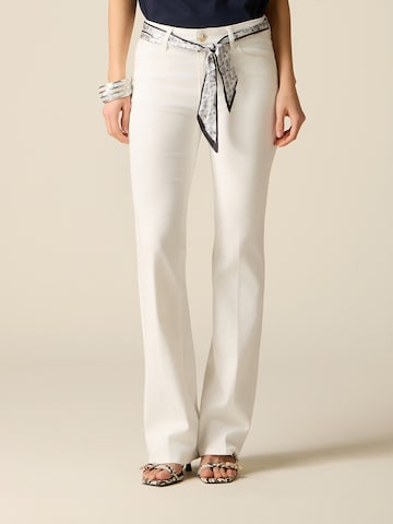 Flared Pantaloni di oltre in bianco