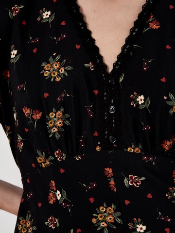 Robe ' ' Apricot en noir