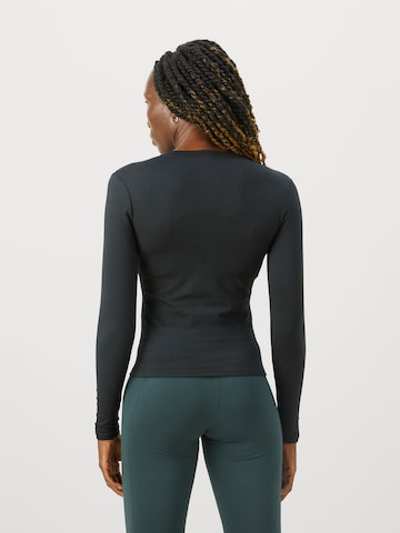 NIKE Funktionsbluse 'ONE' i sort