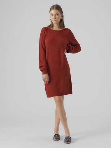 Robes en maille 'LEFILE' VERO MODA en rouge