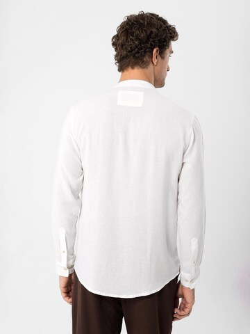 Antioch - Ajuste regular Camisa en blanco