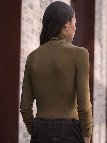 Next - Camiseta en verde