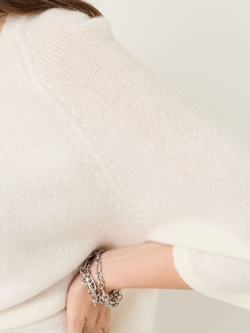 Tamaris Sweater in White