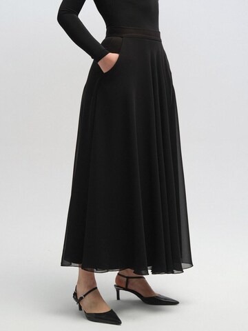 Touche Prive Skirt in Black
