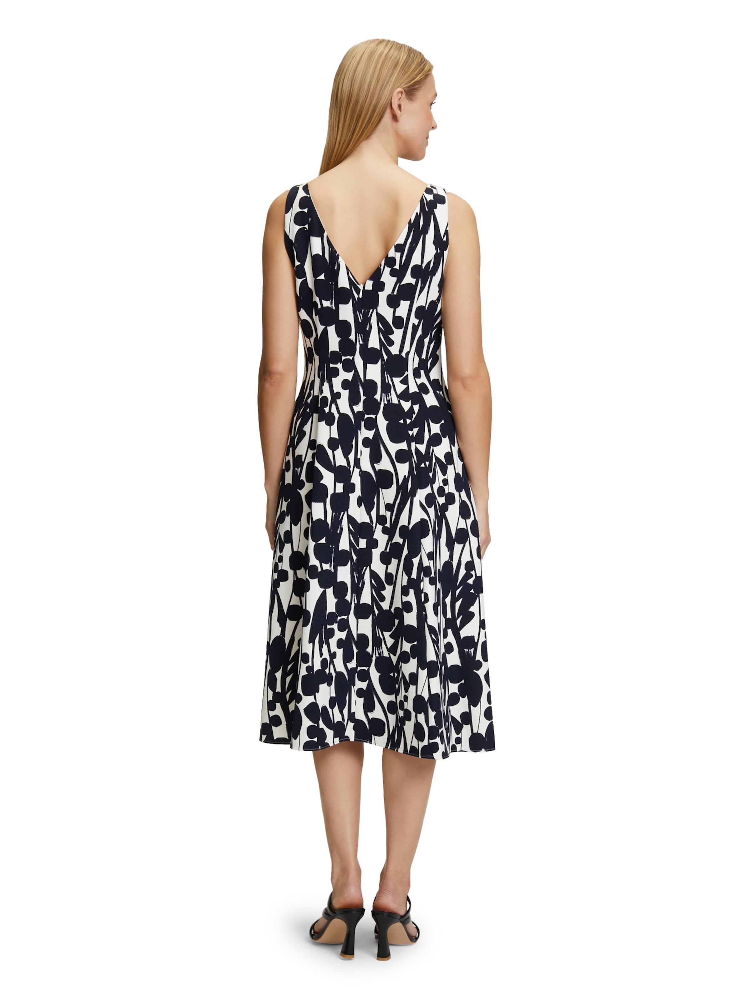 balts Vera Mont Kleita