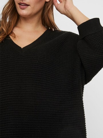 Vero Moda Curve Sweter 'Leanna' w kolorze czarny