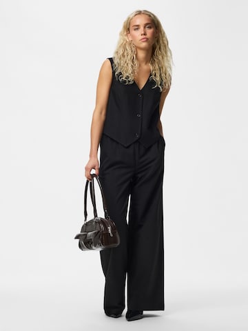 Gilet 'PCBosella' PIECES en noir