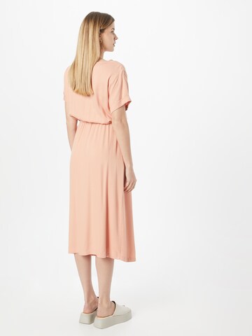 Robe 'Valera' mazine en rose