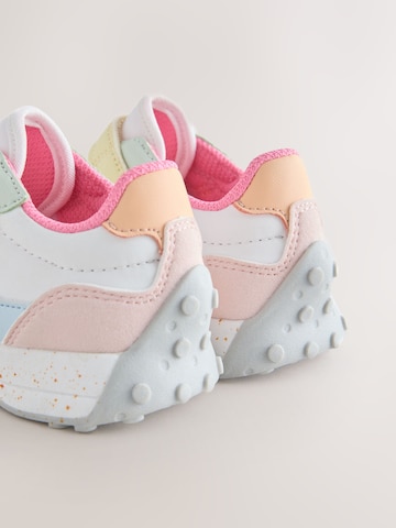 Baskets Next en blanc