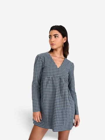 THE-ARE - Vestido em azul: frente
