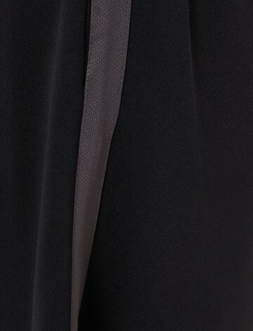 Koton Regular Shorts in Schwarz