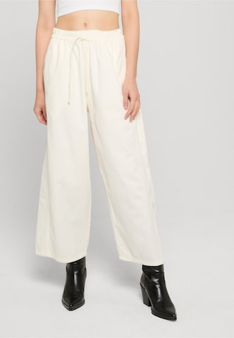 Barrel Pantalon Urban Classics en blanc : devant