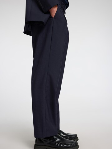 SELECTED HOMME Tapered Pleat-front trousers in Blue