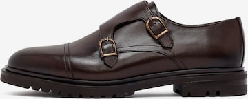 Chaussure à lacets Derimod en marron : devant