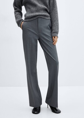 Regular Pantalon à plis 'Cindy' MANGO en gris : devant