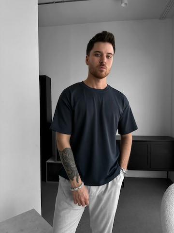 Kleidermafia - Camiseta 'Loose Fit Basic T-shirt - Stormy Weather' en gris