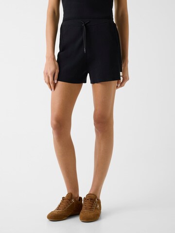 GUESS Loosefit Shorts in Schwarz: Vorderseite