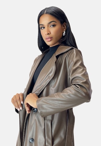 Cappotto di mezza stagione di Elara in marrone