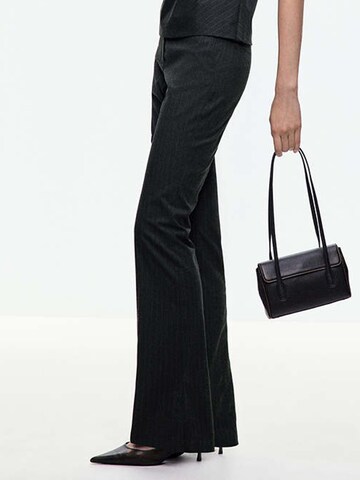 MANGO - Acampanado Pantalón de pinzas 'GLASS' en gris