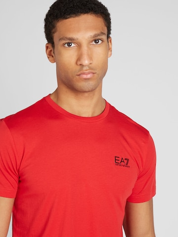 Tricou de la EA7 Emporio Armani pe roșu