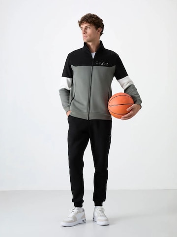 Completo per l'allenamento 'Aktive Sets' di Tommy Life in colori misti