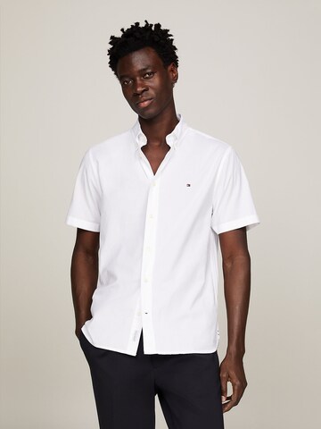 Regular fit Camicia di TOMMY HILFIGER in bianco: frontale