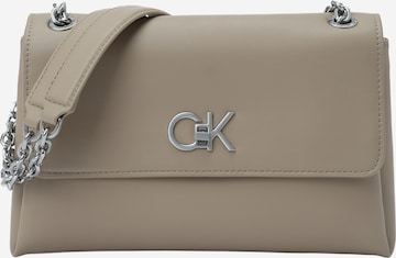 Calvin Klein Наплечная сумка 'Conv' в Серый: спереди
